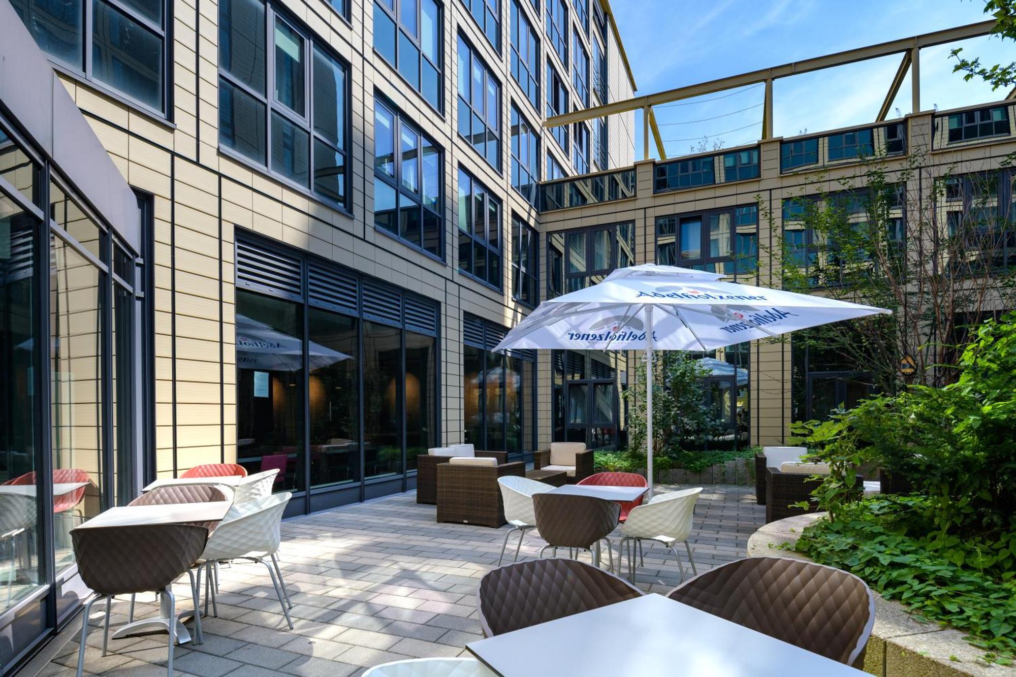 Novotel Suites Muenchen Parkstadt Schwabing Munique Exterior foto